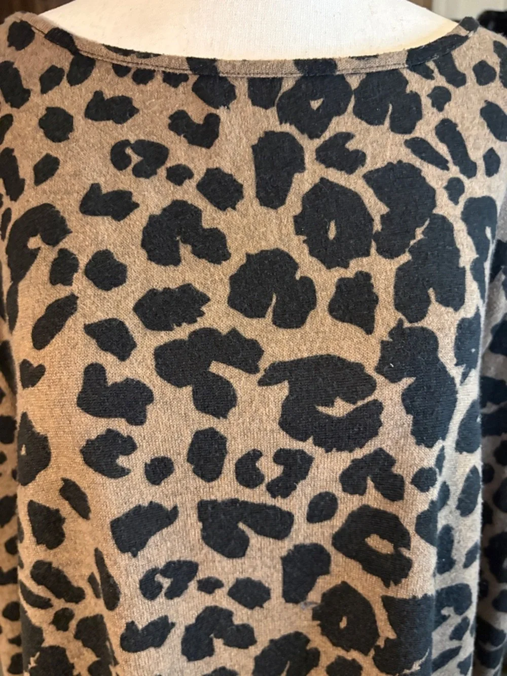 Pink Clover Leopard Print Long Sleeve Top in Tan and Black NWOT - Picture 6 of 6